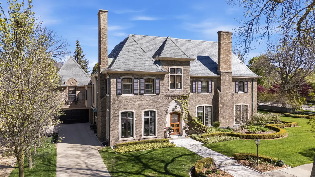 3565 N Lake Dr, Shorewood, WI 53211 - #1