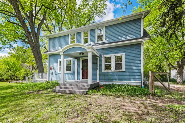 5605 W Pine Ln, Mequon, WI 53092