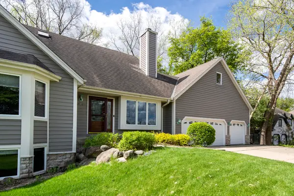 19065 Hiview Dr, Brookfield, WI 53045