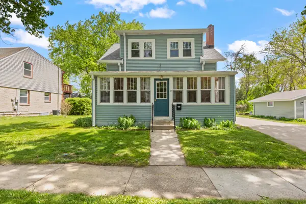 29 S Locust St, Oconomowoc, WI 53066
