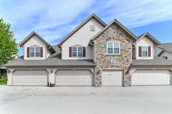 2274 W Vista Bella Dr, Oak Creek, WI 53154