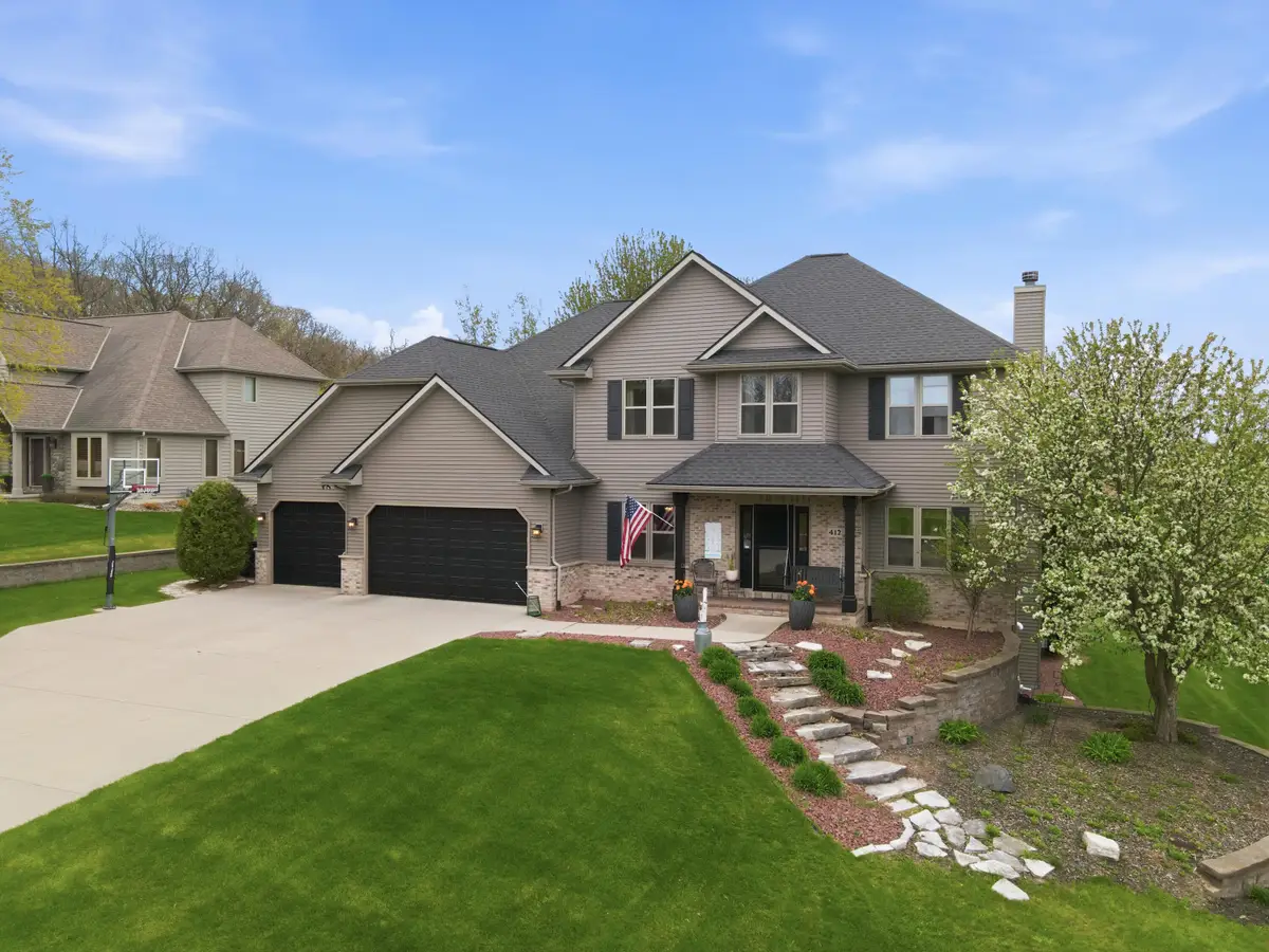 412 Ledgewood Dr, Fond Du Lac, WI 54937 - #1