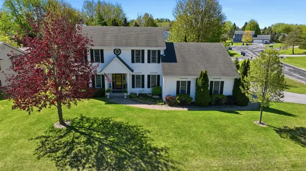 6852 Bellvue Ct, Newburg, WI 53090