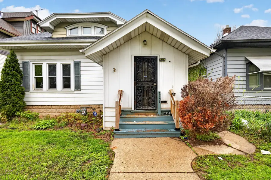 2454 N 49th St, Milwaukee, WI 53210 - #2