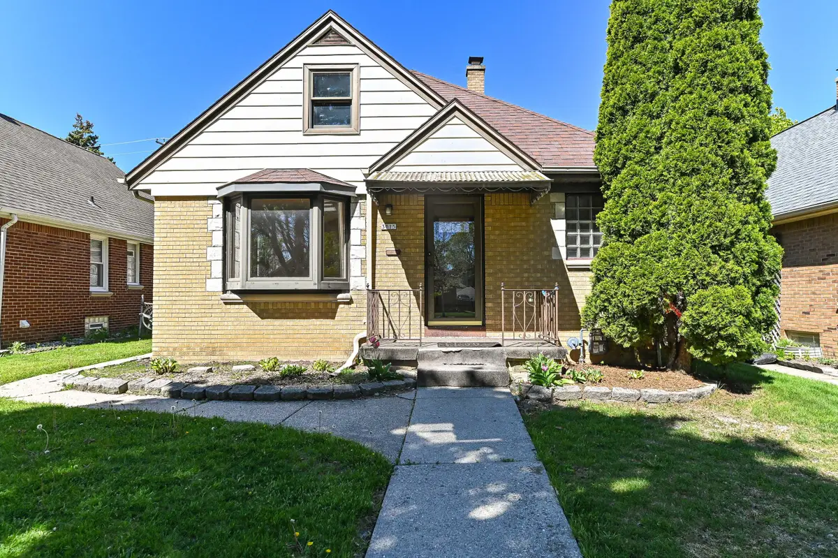 3015 N 87th St, Milwaukee, WI 53222 - #1