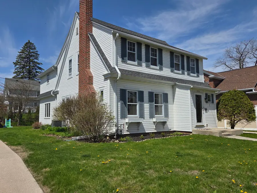 1020 N 14th St, Manitowoc, WI 54220 - #2