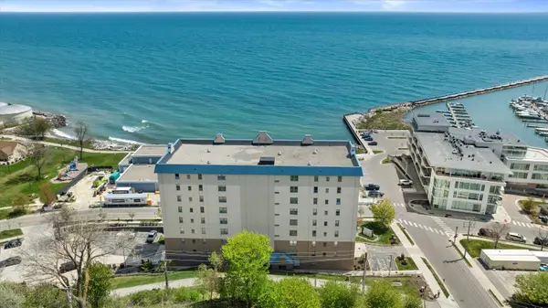 415 N Lake St, Port Washington, WI 53074