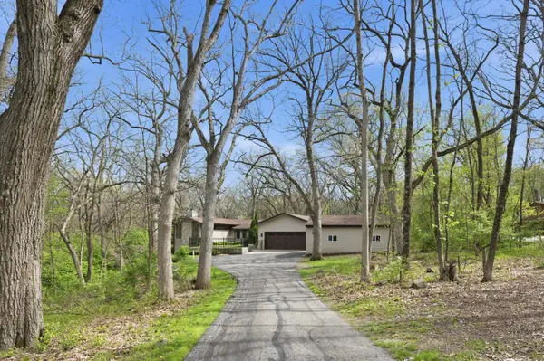 2028 Hillside Ct, Delafield, WI 53018