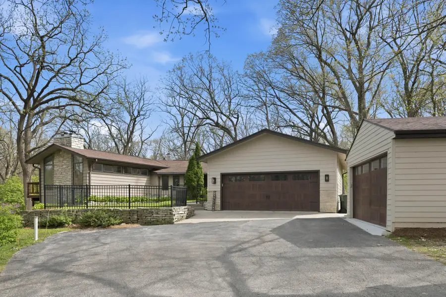 2028 Hillside Ct, Delafield, WI 53018 - #2