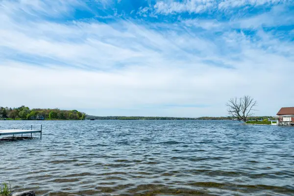 2717 Ridley Rd, Delafield, WI 53029