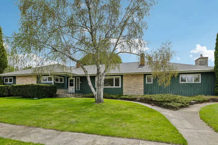 611 Mckinley St, Waupun, WI 53963 - #3