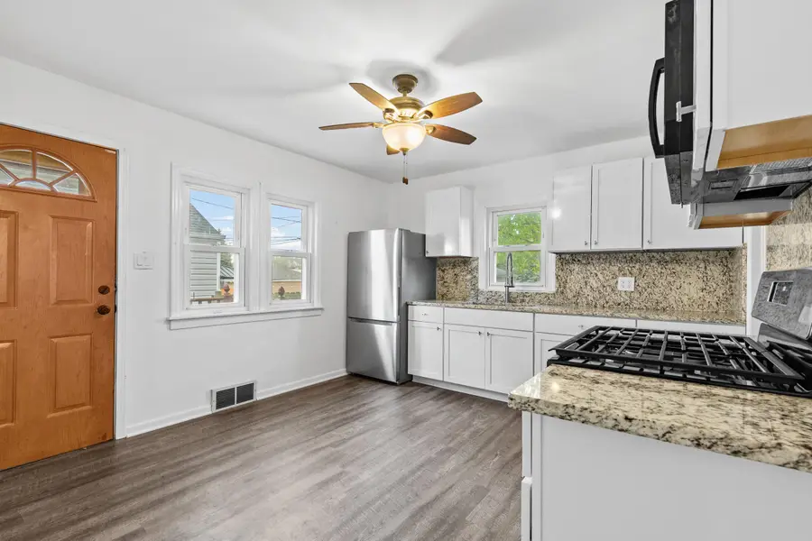 3779 S Pennsylvania Ave, Saint Francis, WI 53235 - #3
