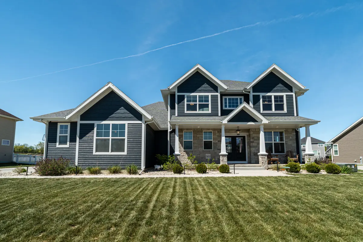 7852 W Preserve Pkwy, Mequon, WI 53097 - #1