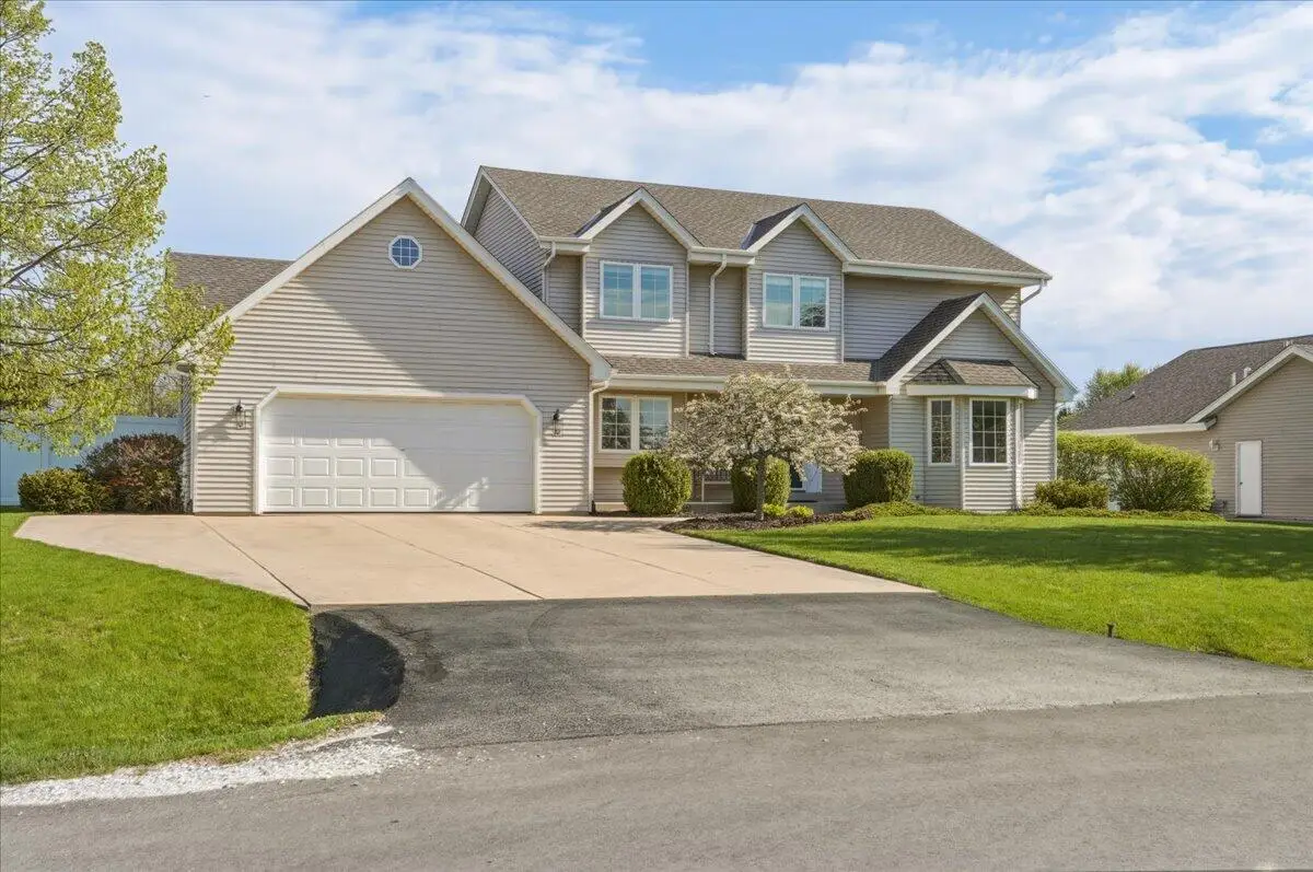 5800 Eagle Point Dr, Caledonia, WI 53406 - #1