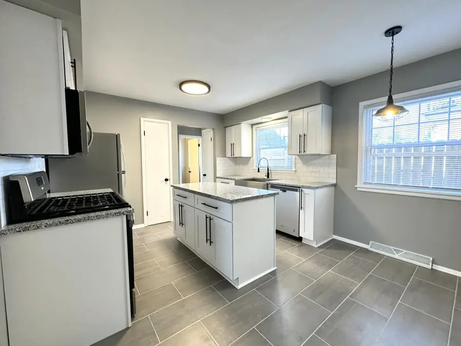 4427 N 77th St, Milwaukee, WI 53218 - #3