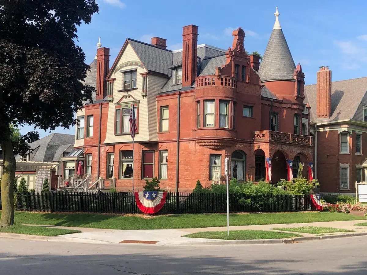 3209 W Wells St, Milwaukee, WI 53208 - #1