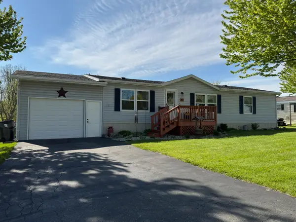 105 Aztanlan St, Johnson Creek, WI 53038