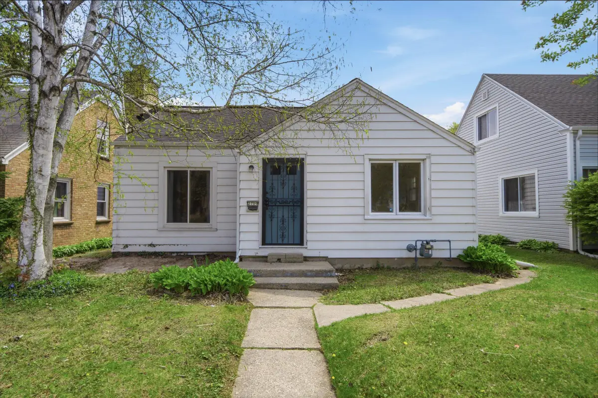 2709 W Villard Ave, Milwaukee, WI 53209 - #1