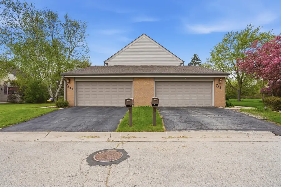 7233 S Delaine Dr, Oak Creek, WI 53154 - #2