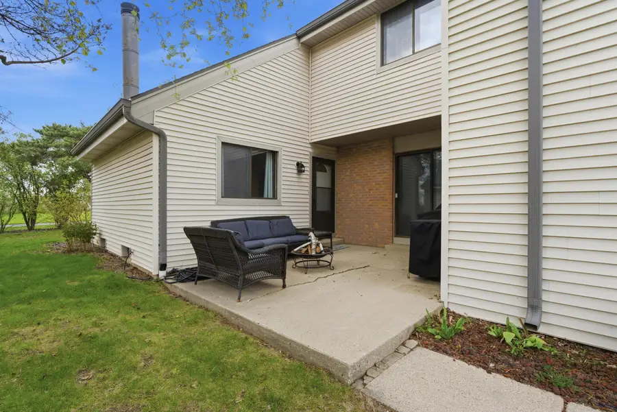 7233 S Delaine Dr, Oak Creek, WI 53154 - #3