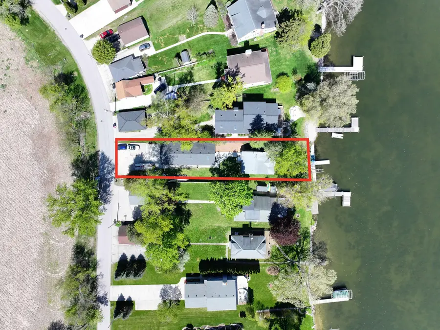 W944 Shorewood Dr, East Troy, WI 53120 - #3