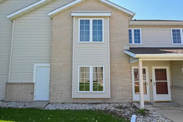 923 Prestwick, Waterford, WI 53185