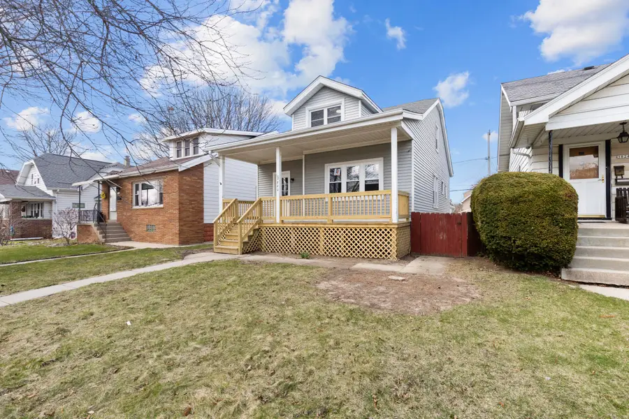 3820 E Munkwitz Ave, Cudahy, WI 53110 - #2