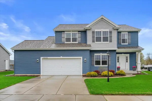 W204N16353 Jackson Dr, Jackson, WI 53037