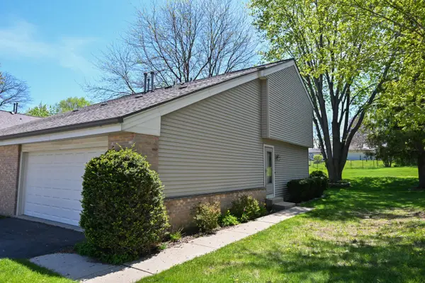 7365 S Delaine Dr, Oak Creek, WI 53154
