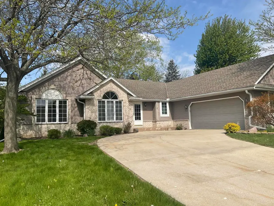 2400 Judith Ln, Waukesha, WI 53188 - #2