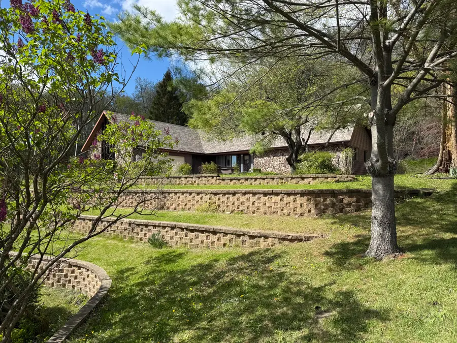 4653 N Crestwood Ln, Onalaska, WI 54601 - #3