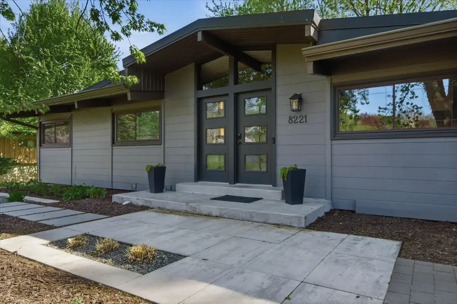 8221 Fairmont Ln, Greendale, WI 53129 - #2