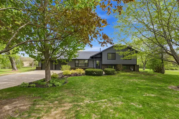 W309S10340 Knoll Ct, Mukwonago, WI 53149