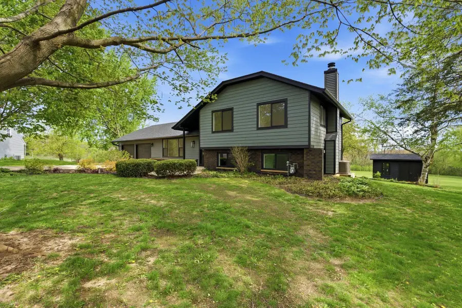 W309S10340 Knoll Ct, Mukwonago, WI 53149 - #2