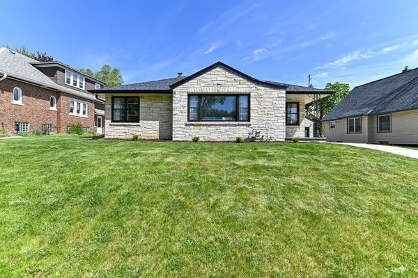 8628 Glencoe Cir, Wauwatosa, WI 53226
