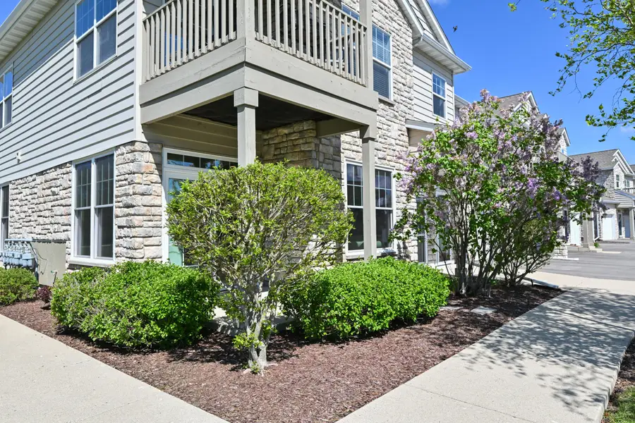 N16W26559 Meadowgrass Cir, Pewaukee, WI 53072 - #3