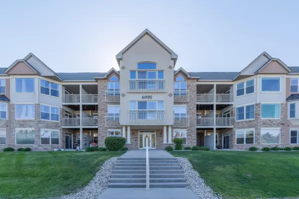 6995 S Riverwood Blvd S, Franklin, WI 53132