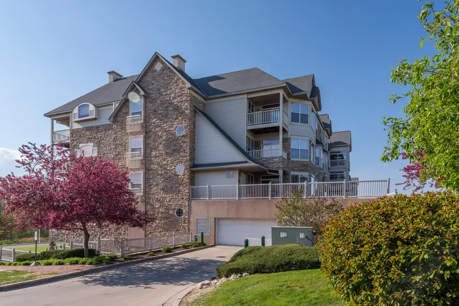 6995 S Riverwood Blvd S, Franklin, WI 53132 - #3