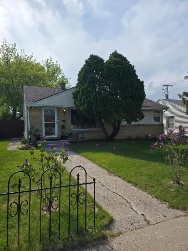 3949 N 77th St, Milwaukee, WI 53222