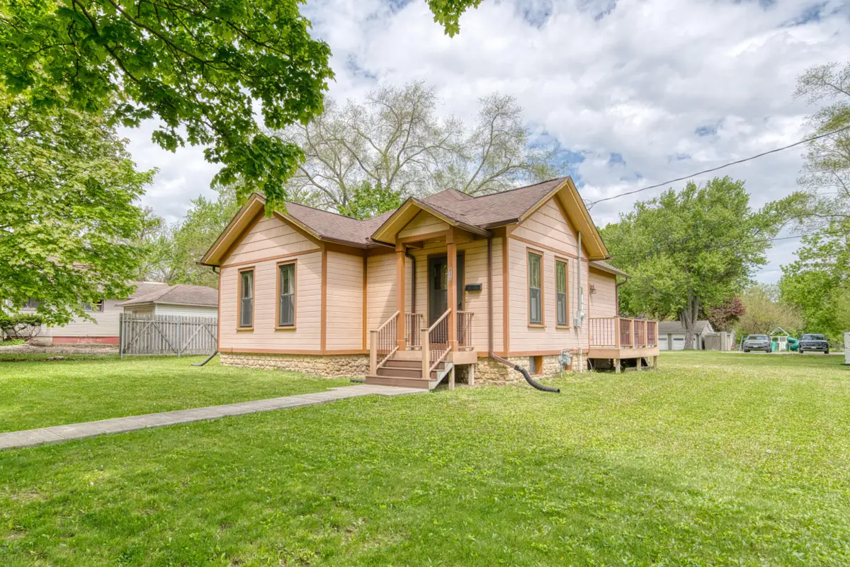 826 W Walworth Ave, Whitewater, WI 53190 - #1