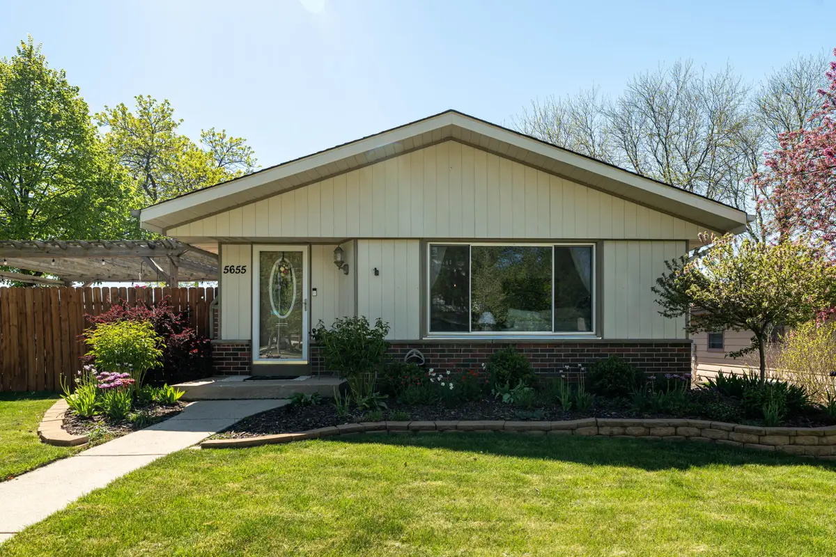 5655 S 25th St, Milwaukee, WI 53221 - #1