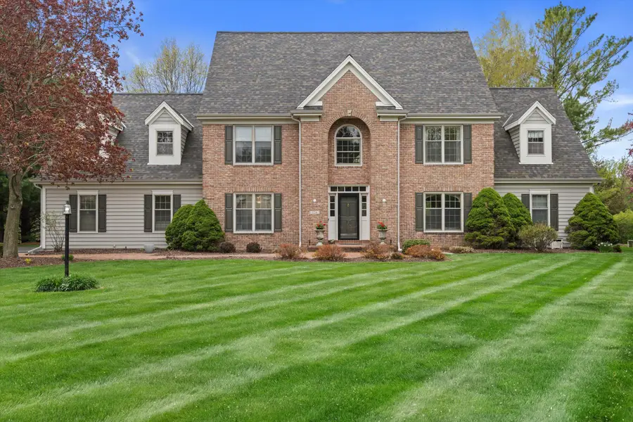 126 Hickory Dr, Delafield, WI 53018 - #2