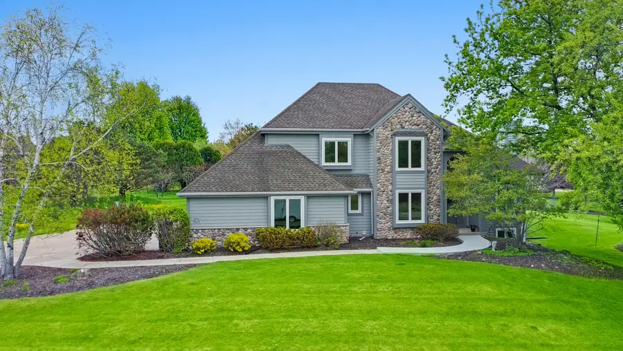 W292N3634 Stillmeadow Rd, Delafield, WI 53072 - #2