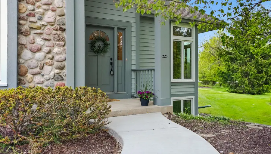 W292N3634 Stillmeadow Rd, Delafield, WI 53072 - #3