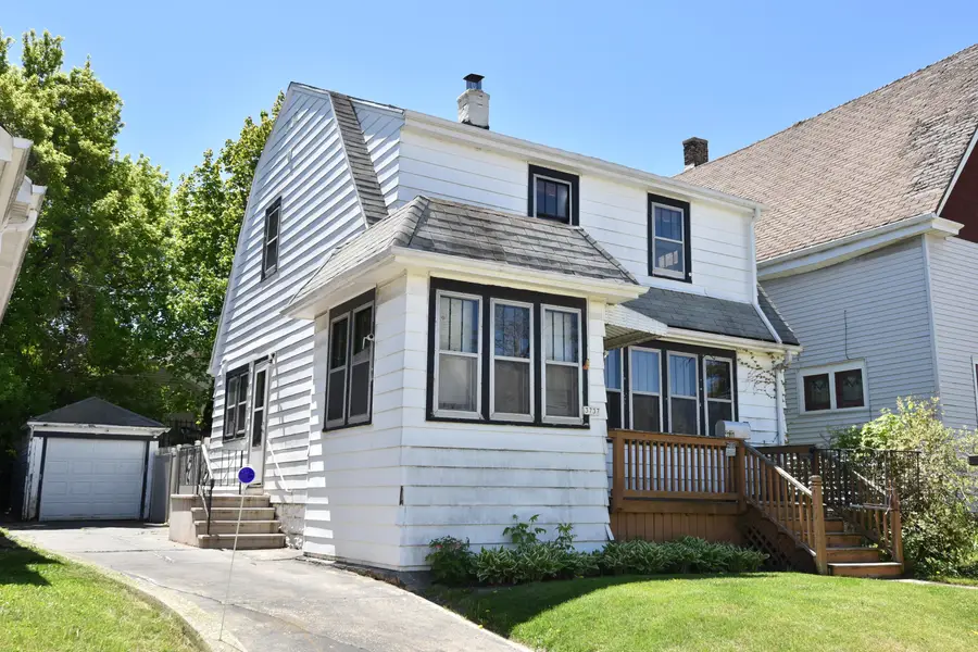 3737 W Miller Ln, Milwaukee, WI 53208 - #3
