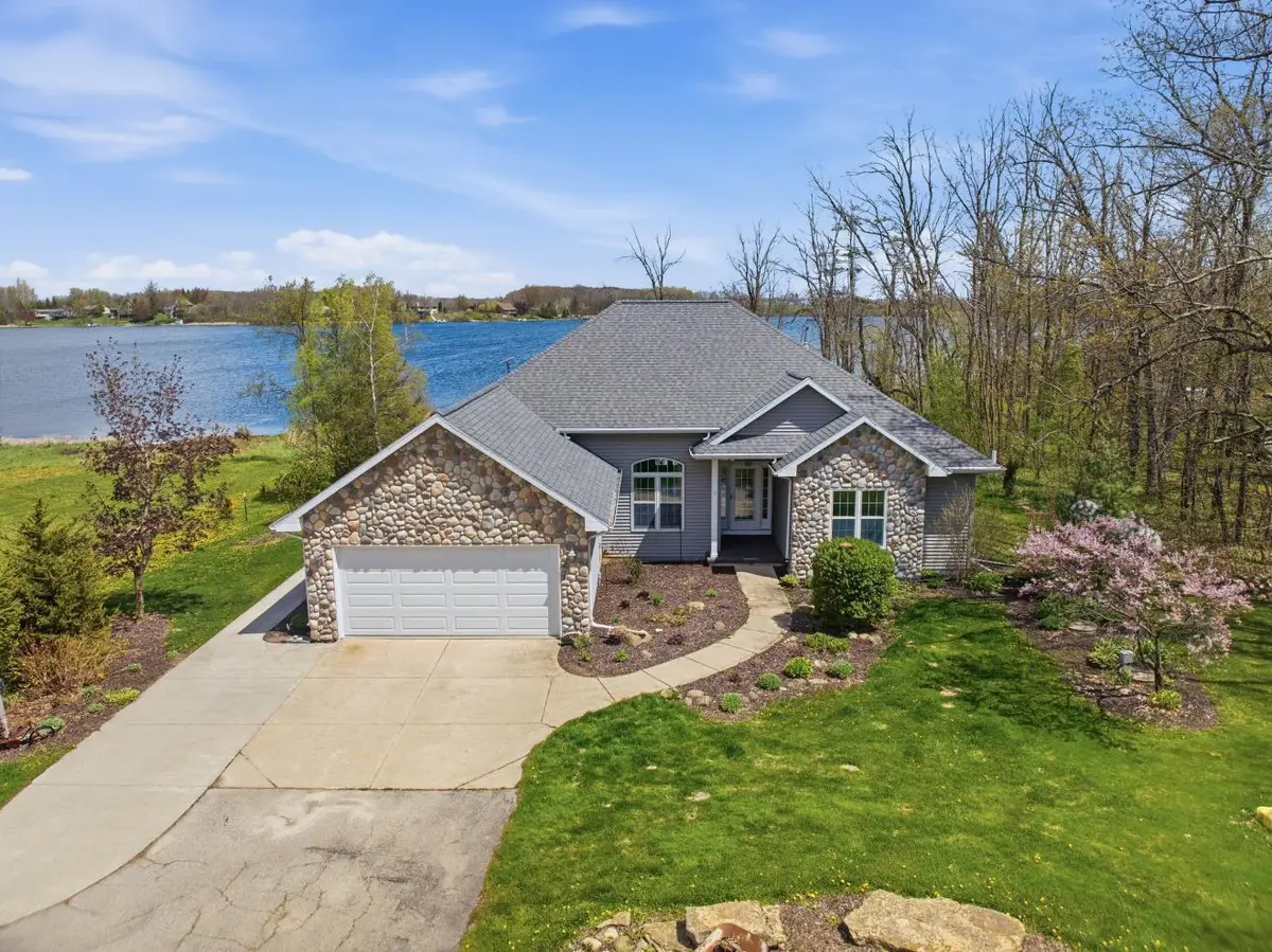 633 S Neumeyer Ln, Rockland, WI 54110 - #1