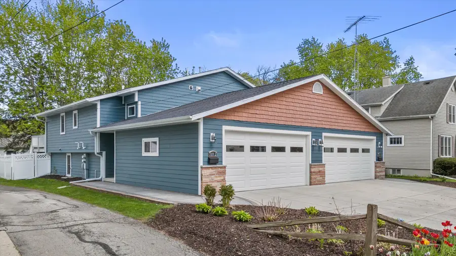 509 N Warren St, Watertown, WI 53098 - #3