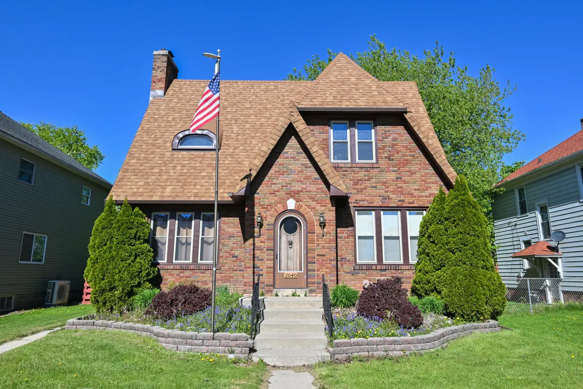 2040 Saint Clair St, Racine, WI 53402 - #1