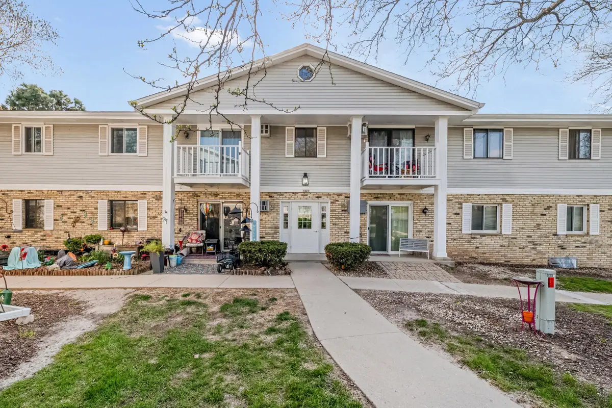 1226 E Decorah Rd, West Bend, WI 53095 - #1