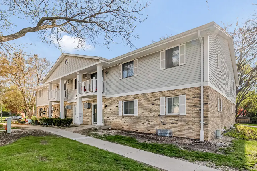 1226 E Decorah Rd, West Bend, WI 53095 - #2